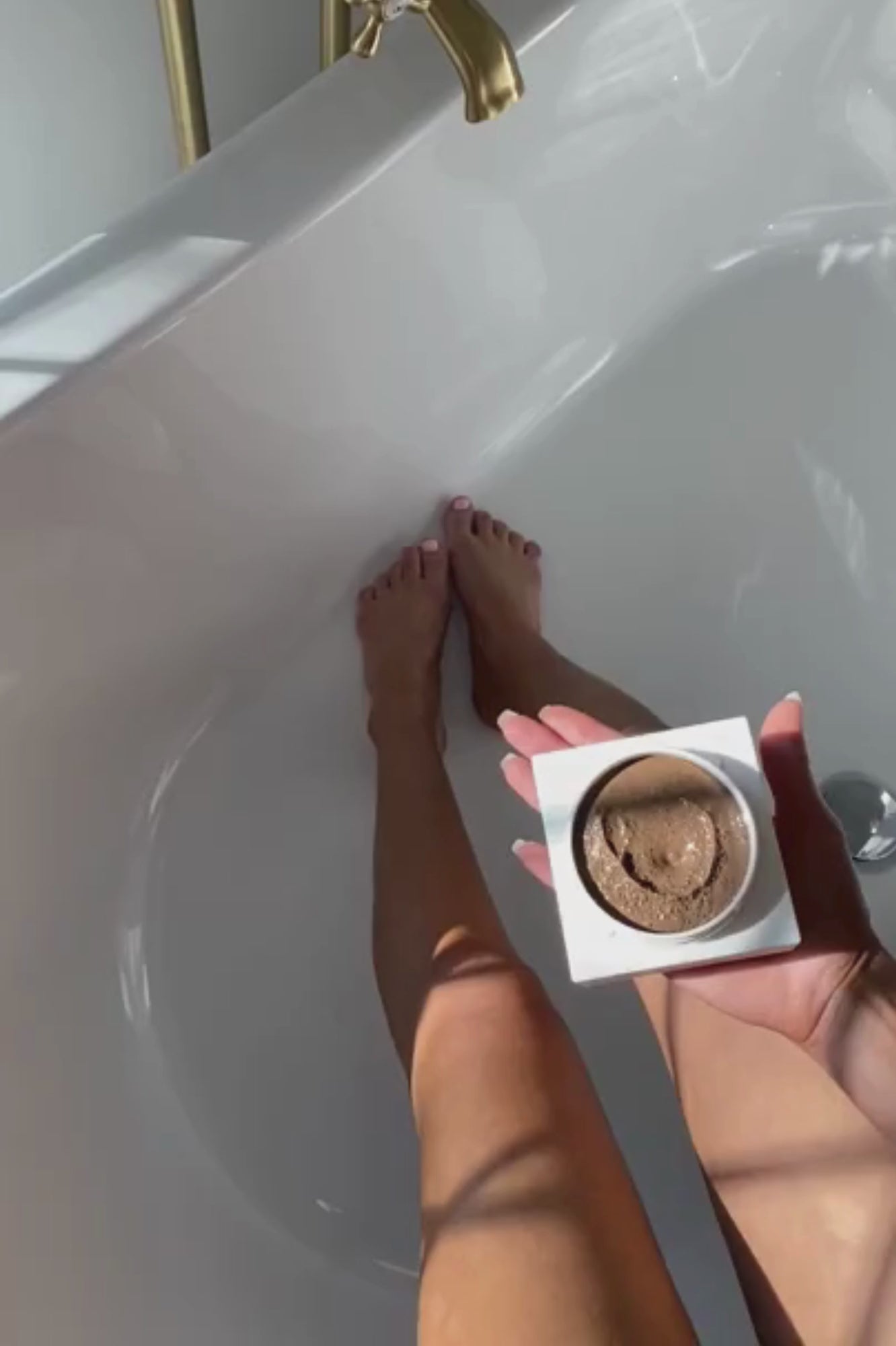 Nuda Body Exfoliant Video 1